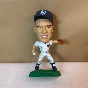 Vintage 1998 Derek Jeter 6in Headliners Collectible Figure